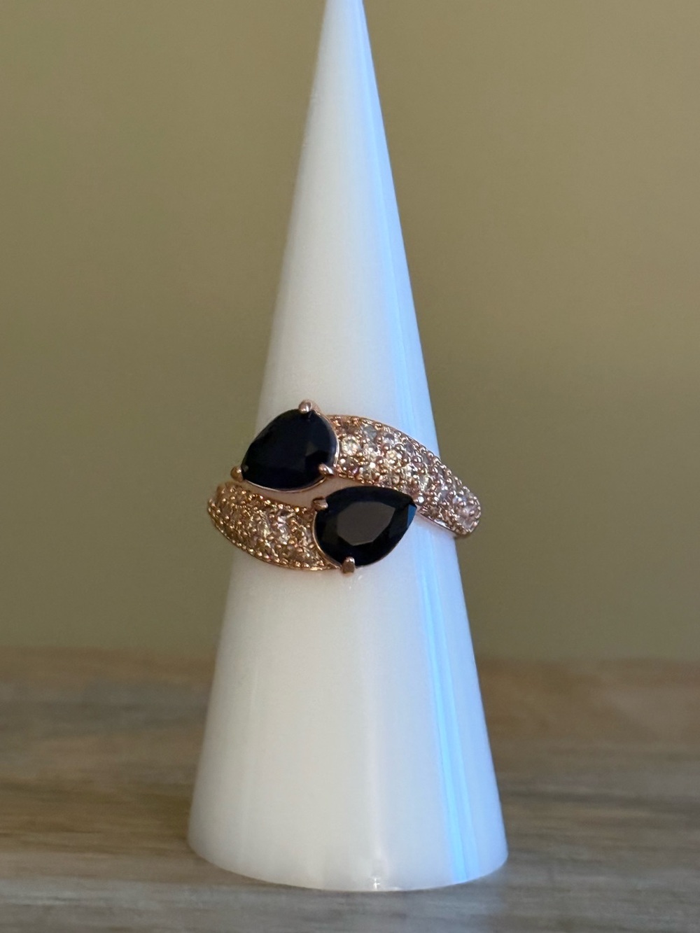Bomb Party September 2025 Ring “Together In Love’s Embrace” Size 7. Brand New!